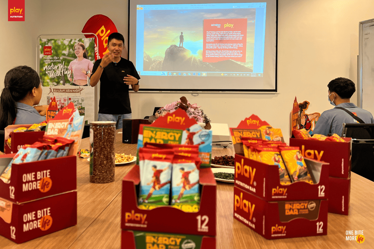 Anh Minh (Co-founder PLAY Nutrition) với những chia sẻ về sứ mệnh và định hướng tương lai của công ty - Ảnh: Thanh Năng Lượng PLAY Energy Bar 2.0